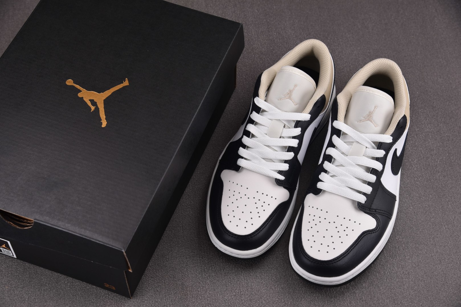 AJ低帮 尺码40-46

纯原版出品-Air Jordan 1 Low 米白黑 -153 YZ010
