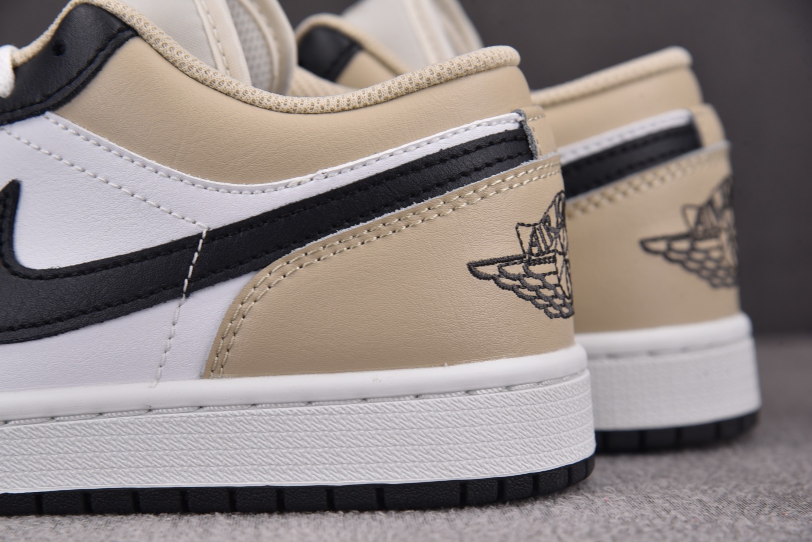 AJ低帮 尺码40-46

纯原版出品-Air Jordan 1 Low 米白黑 -153 YZ010
