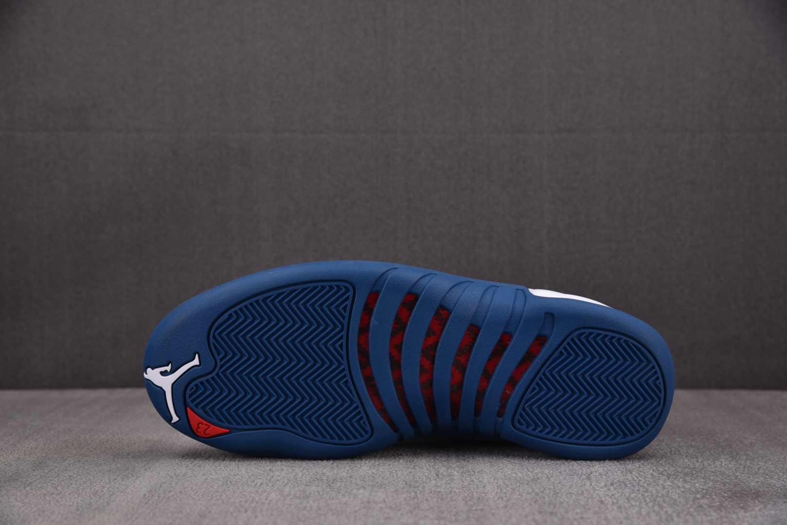 AJ12尺码40-47.5

纯原版出品-Jordan 12 Retro French Blue 法兰西