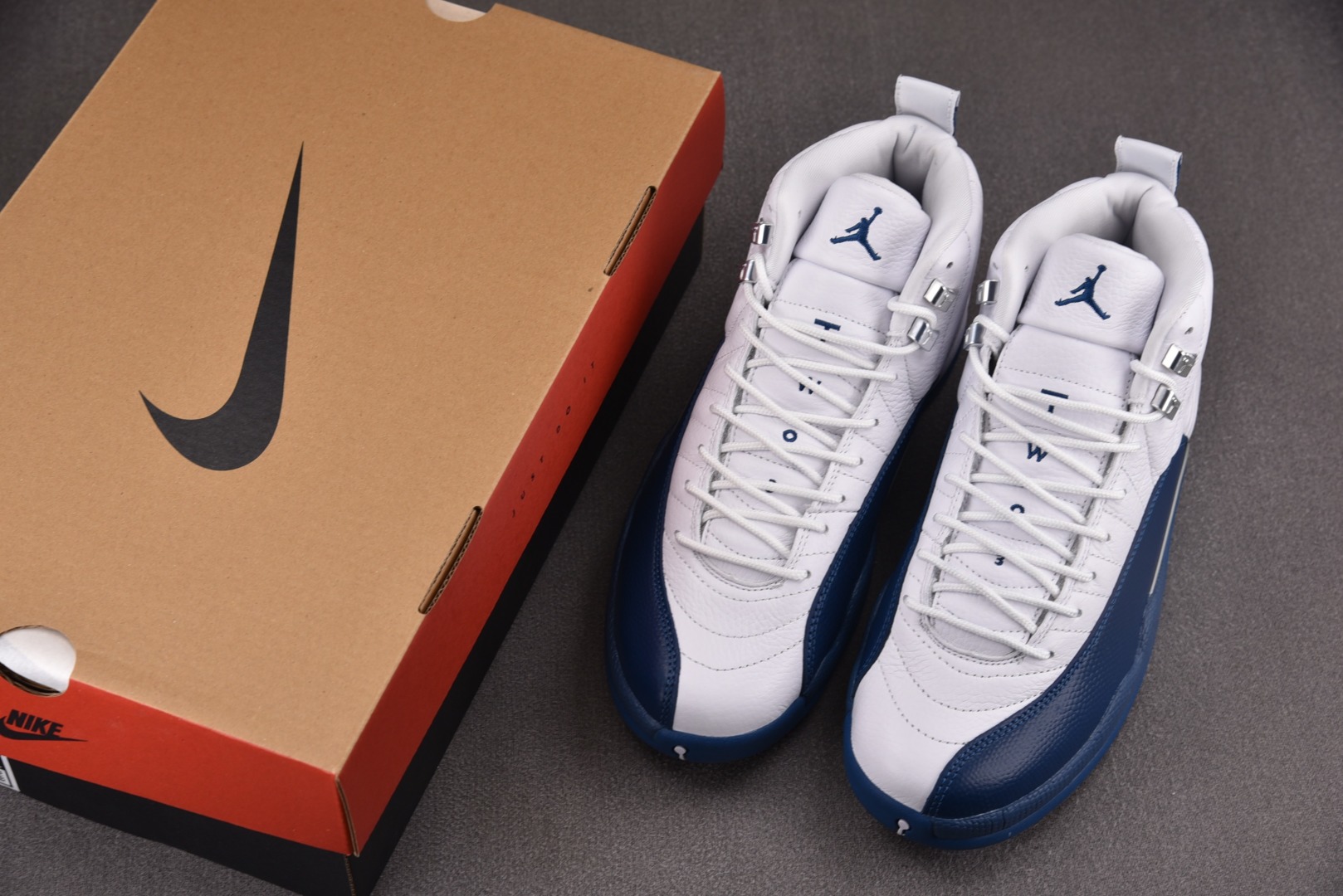 AJ12尺码40-47.5

纯原版出品-Jordan 12 Retro French Blue 法兰西