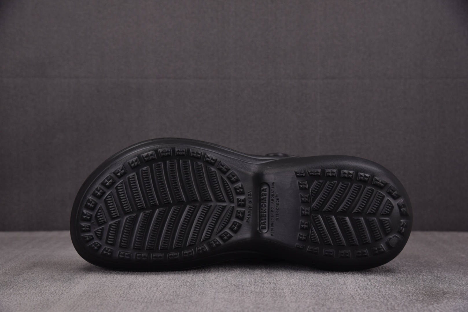 洞洞鞋 尺码35-44

纯原版出品-Balenciaga Jibbitz Charm Crocs Mu
