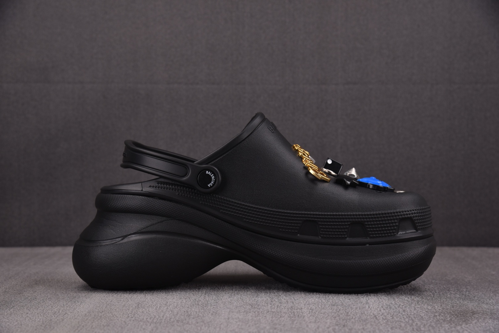 洞洞鞋 尺码35-44

纯原版出品-Balenciaga Jibbitz Charm Crocs Mu
