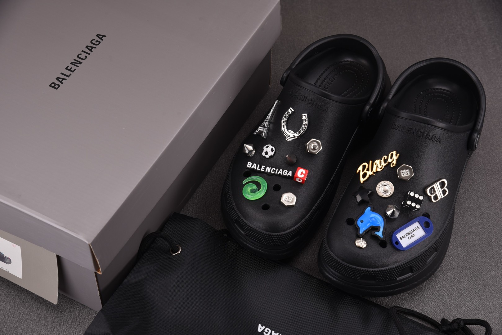 洞洞鞋 尺码35-44

纯原版出品-Balenciaga Jibbitz Charm Crocs Mu