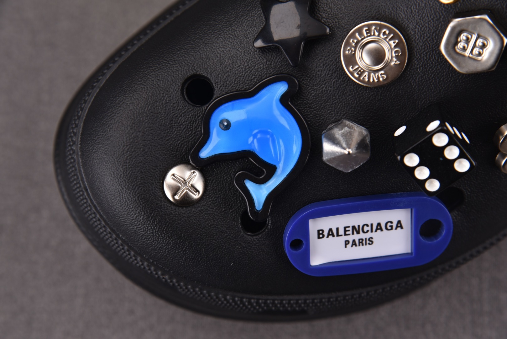洞洞鞋 尺码35-44

纯原版出品-Balenciaga Jibbitz Charm Crocs Mu
