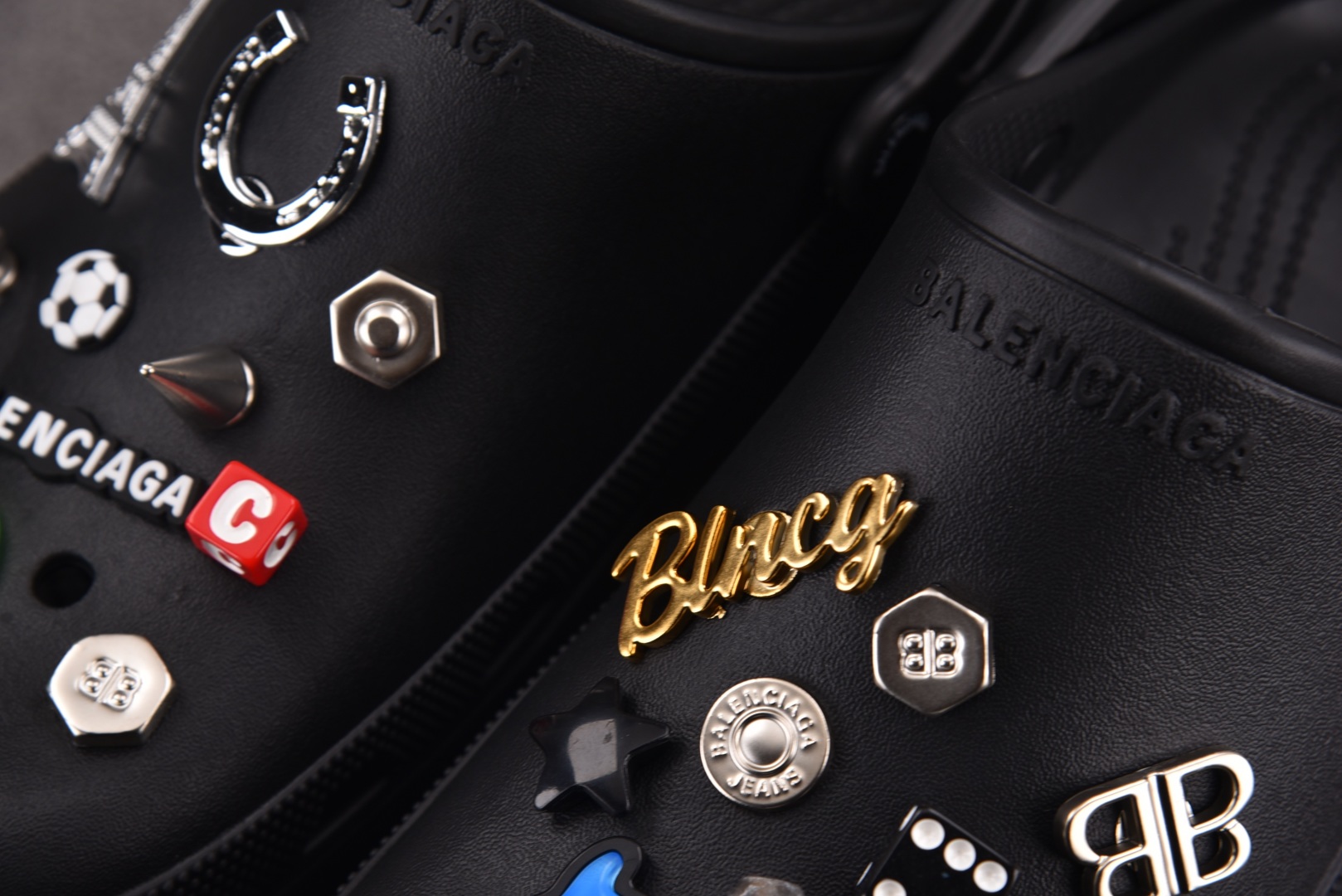 洞洞鞋 尺码35-44

纯原版出品-Balenciaga Jibbitz Charm Crocs Mu