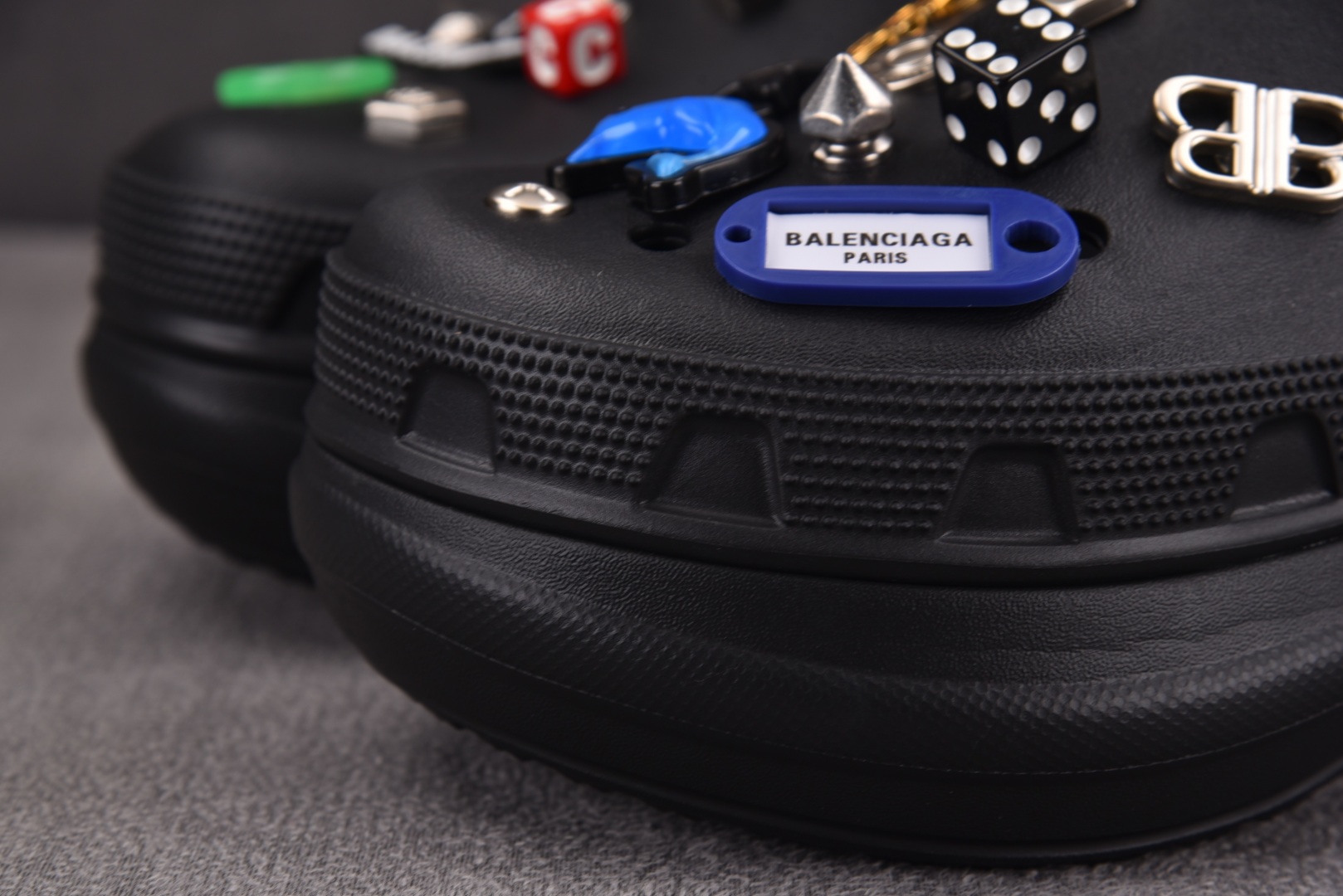 洞洞鞋 尺码35-44

纯原版出品-Balenciaga Jibbitz Charm Crocs Mu