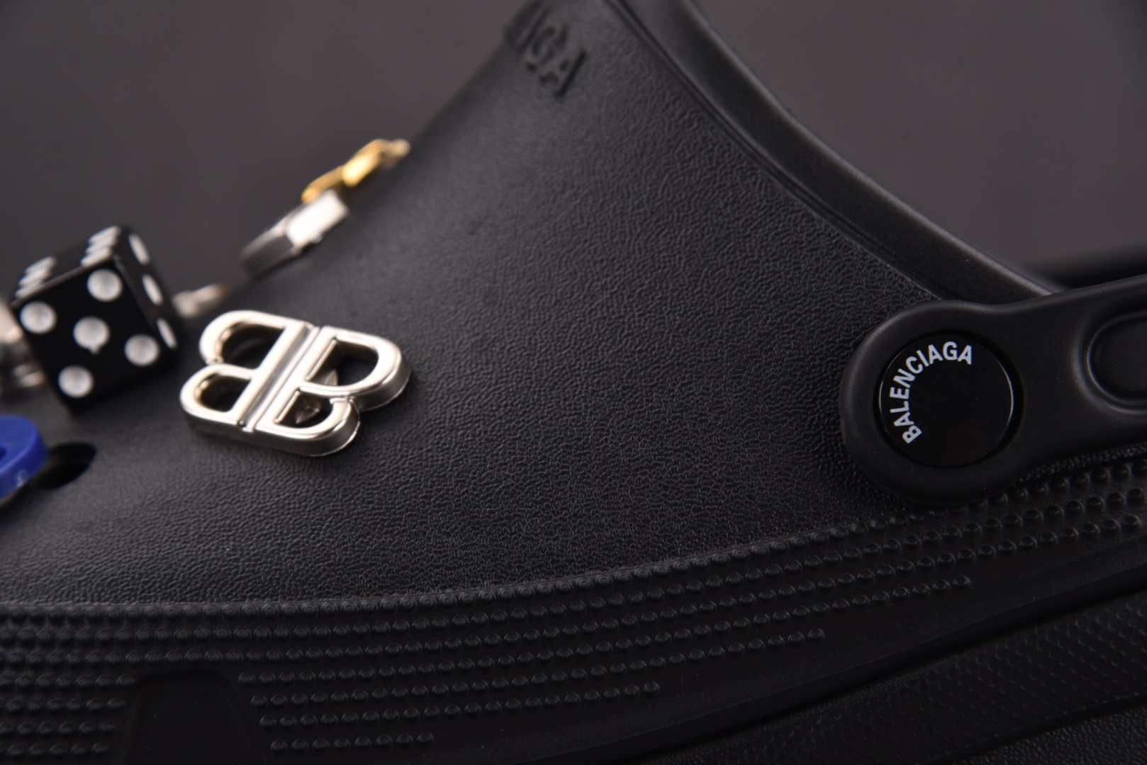 洞洞鞋 尺码35-44

纯原版出品-Balenciaga Jibbitz Charm Crocs Mu