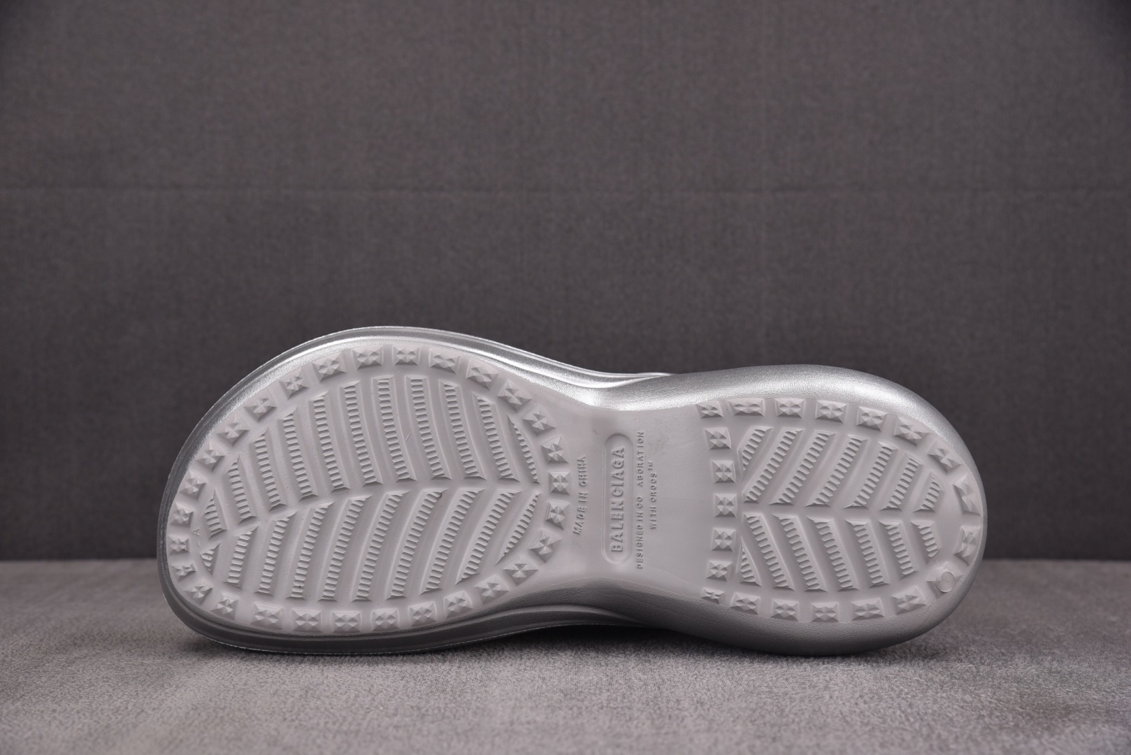 洞洞鞋 尺码35-44

纯原版出品-Balenciaga Jibbitz Charm Crocs Mu