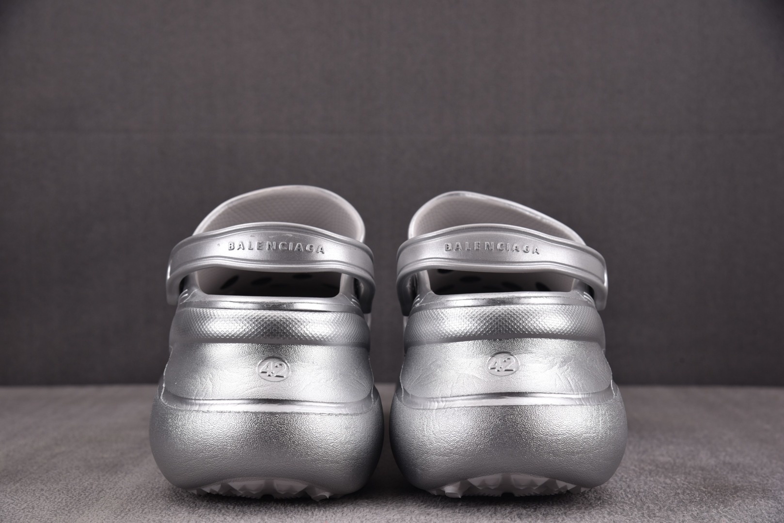 洞洞鞋 尺码35-44

纯原版出品-Balenciaga Jibbitz Charm Crocs Mu