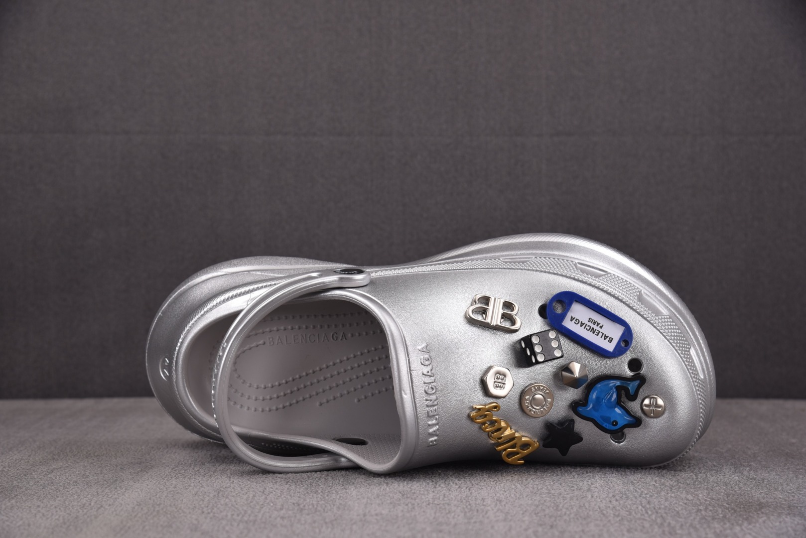洞洞鞋 尺码35-44

纯原版出品-Balenciaga Jibbitz Charm Crocs Mu