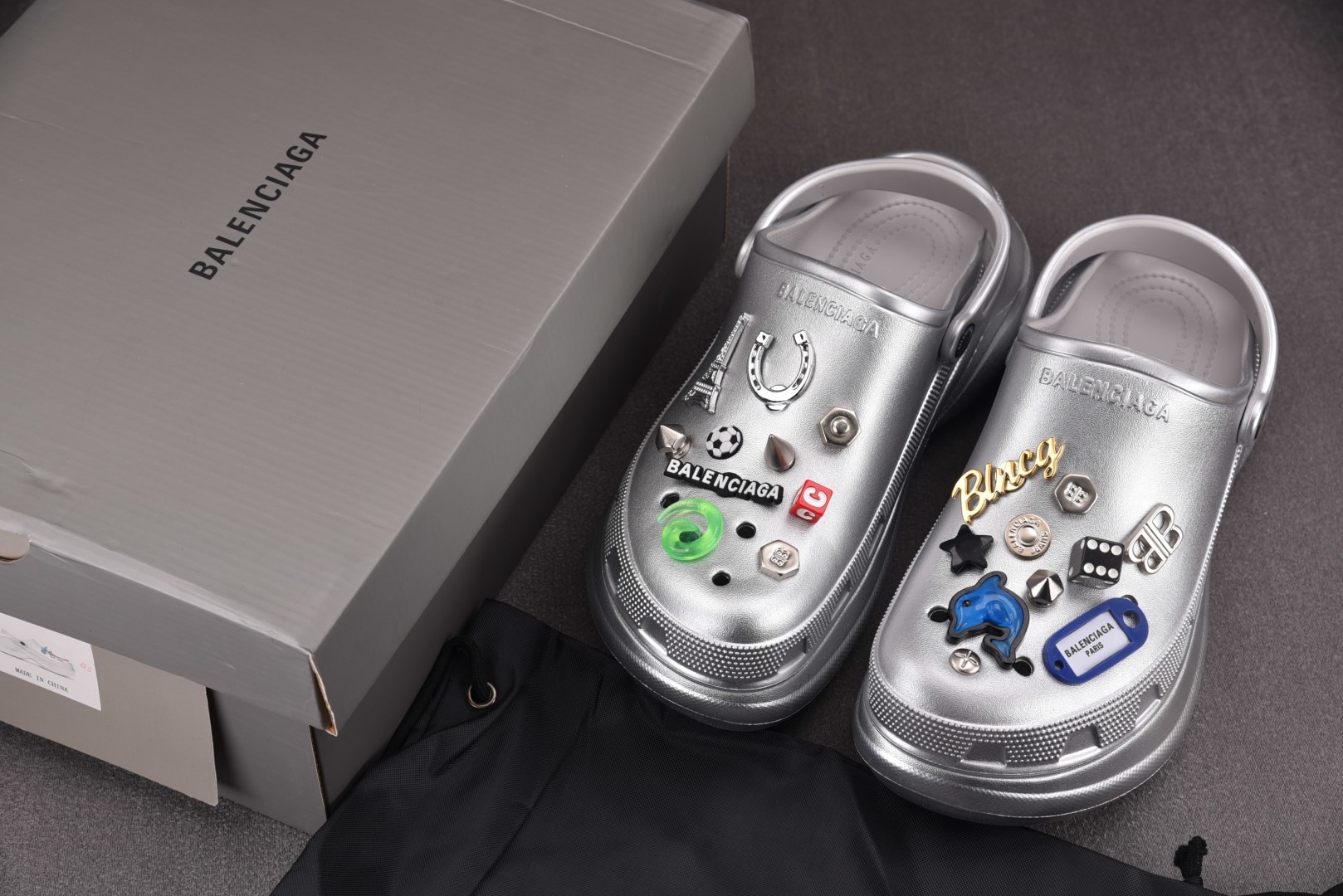 洞洞鞋 尺码35-44

纯原版出品-Balenciaga Jibbitz Charm Crocs Mu