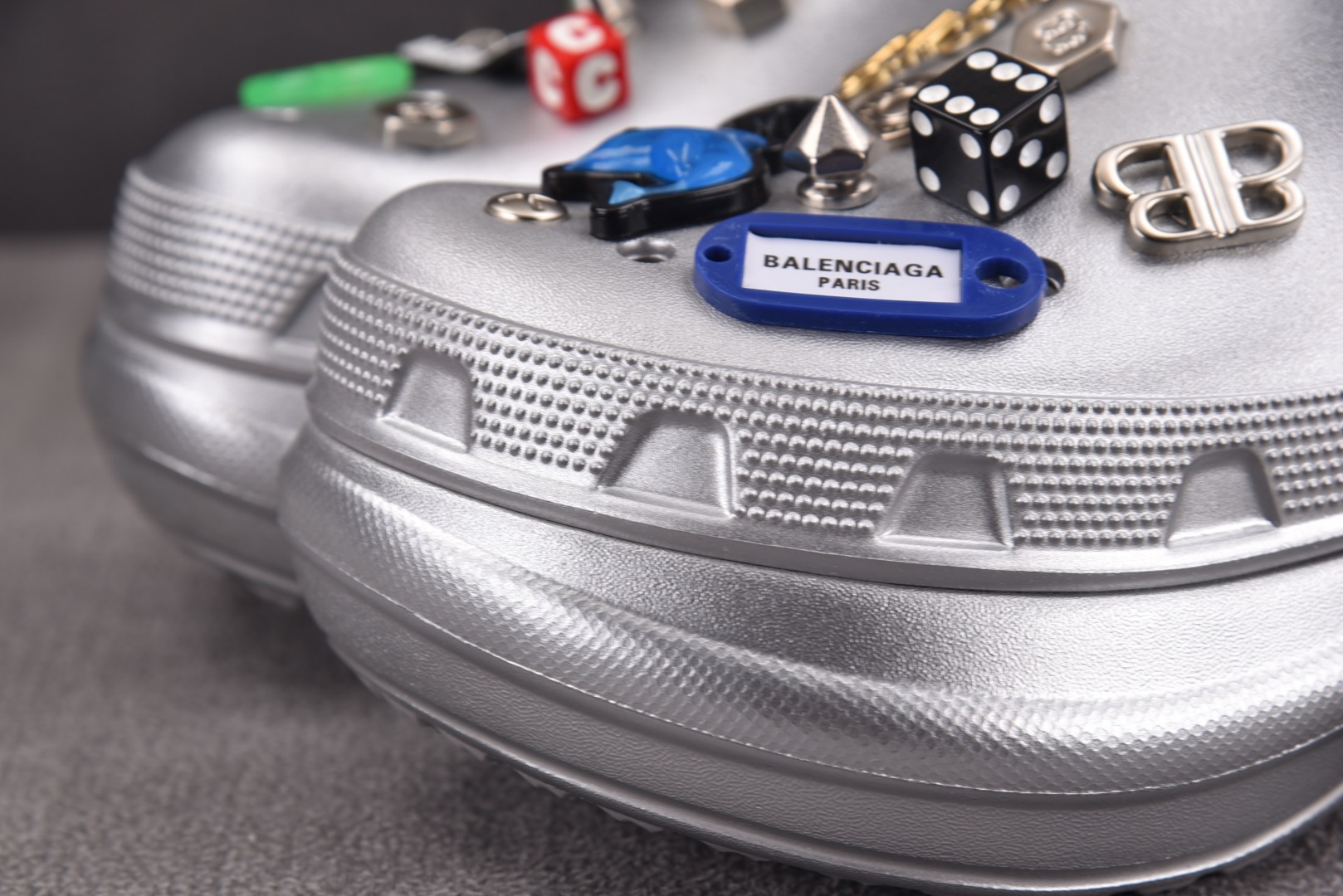 洞洞鞋 尺码35-44

纯原版出品-Balenciaga Jibbitz Charm Crocs Mu