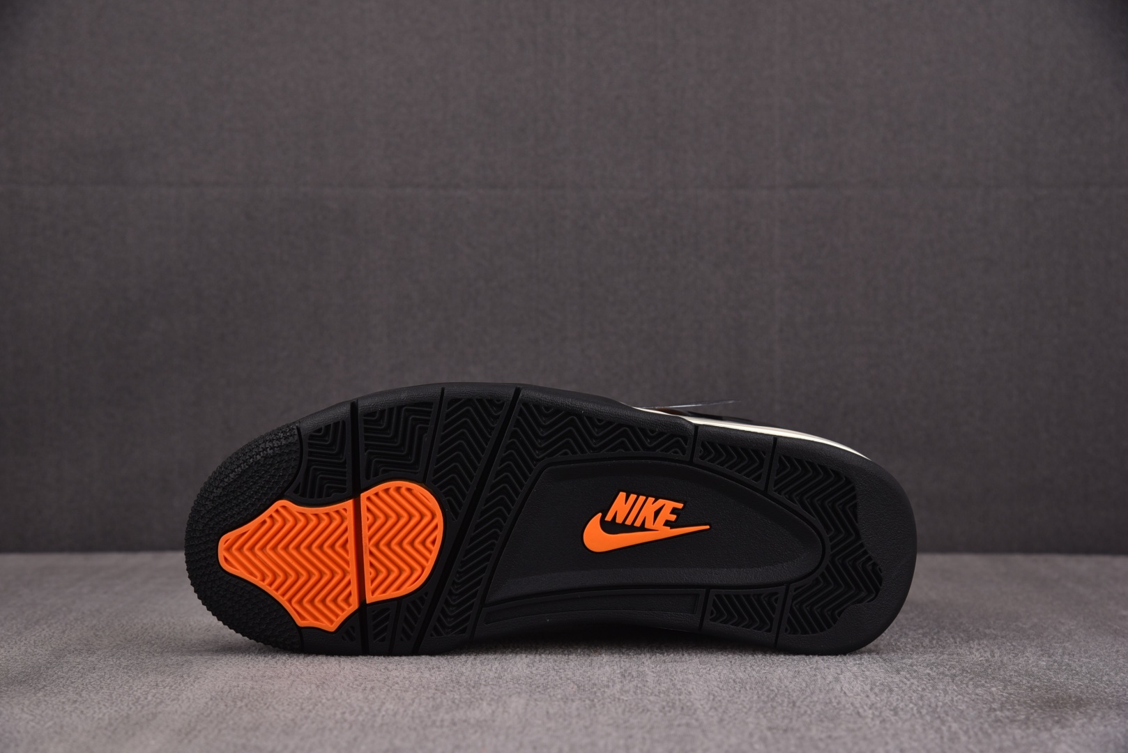 AJ4 尺码40-48.5

纯原版出品-Air Jordan 4 Retro OG SP Undefe