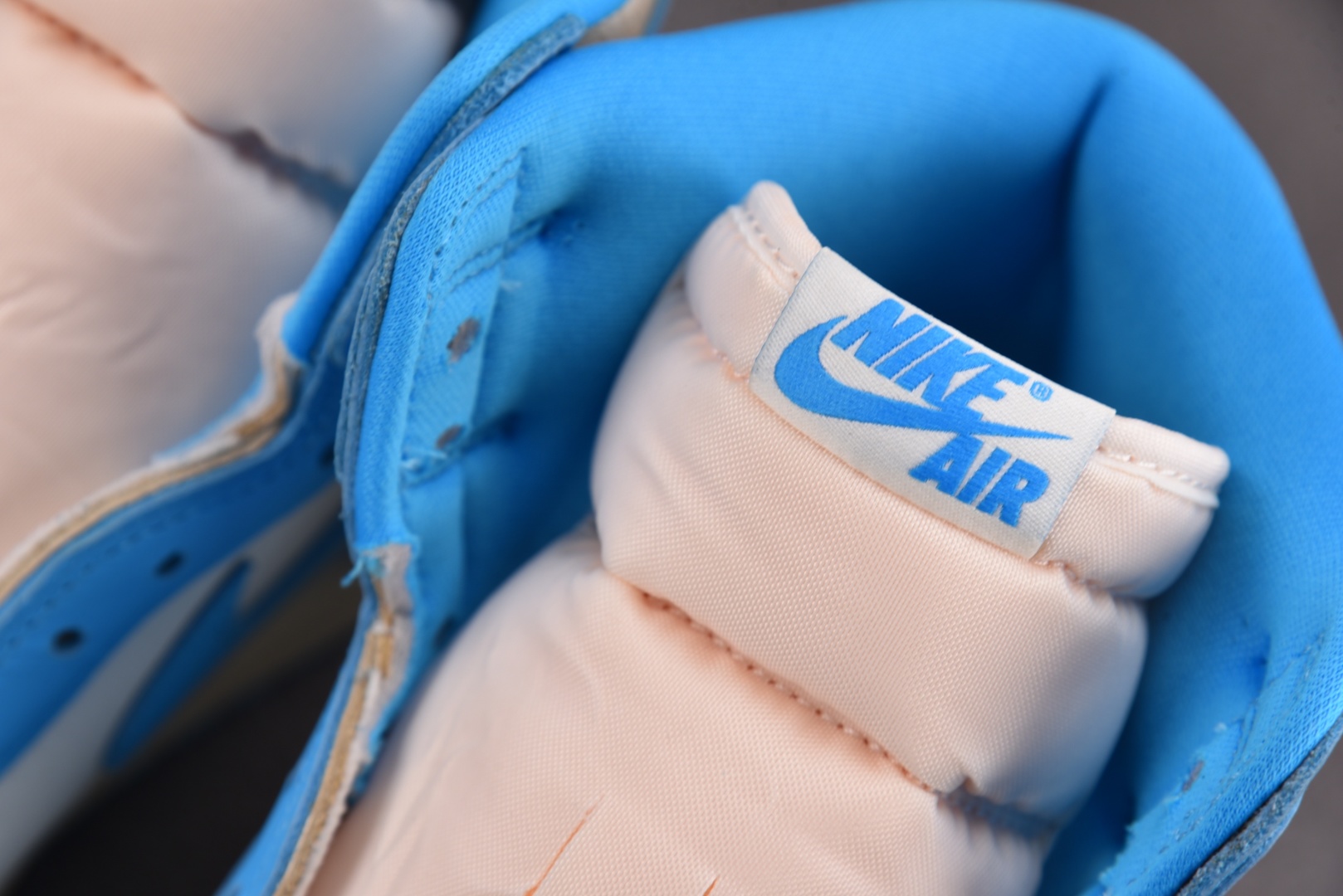AJ1高帮 尺码40-48.5

纯原版出品-Air Jordan 1 Retro High OG UN