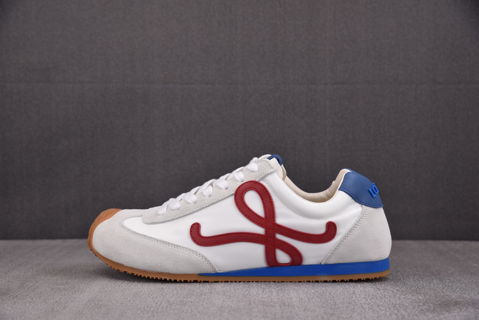 Loewe 罗意威 尺码35-45

纯原版出品-LOEWE Ballet Runner 2.0 白红蓝