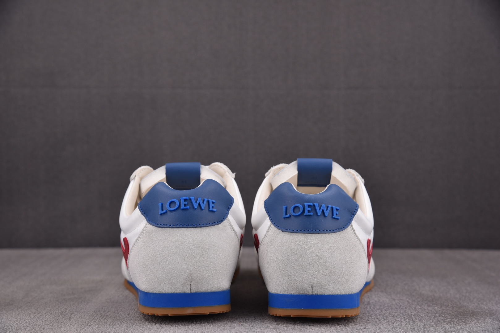 Loewe 罗意威 尺码35-45

纯原版出品-LOEWE Ballet Runner 2.0 白红蓝