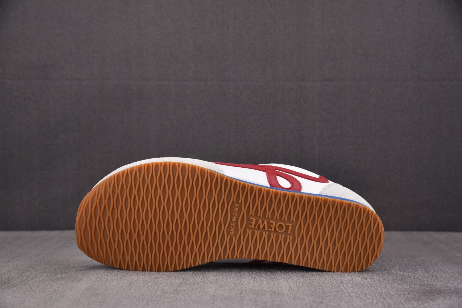 Loewe 罗意威 尺码35-45

纯原版出品-LOEWE Ballet Runner 2.0 白红蓝
