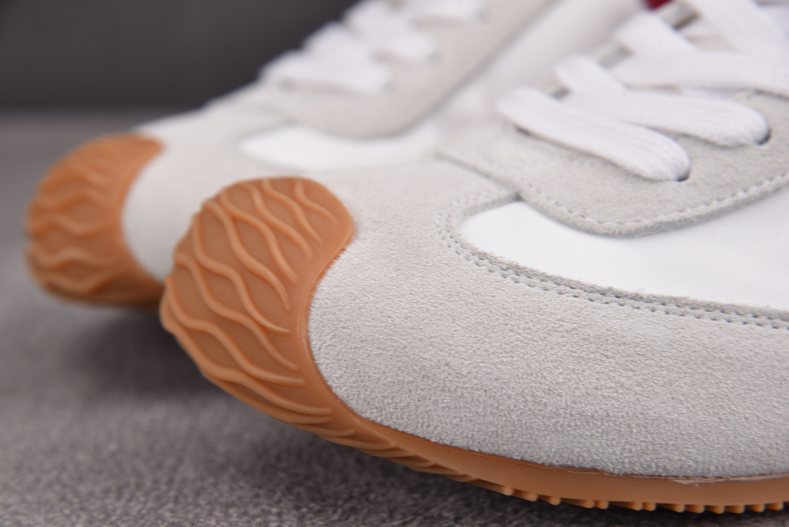 Loewe 罗意威 尺码35-45

纯原版出品-LOEWE Ballet Runner 2.0 白红蓝