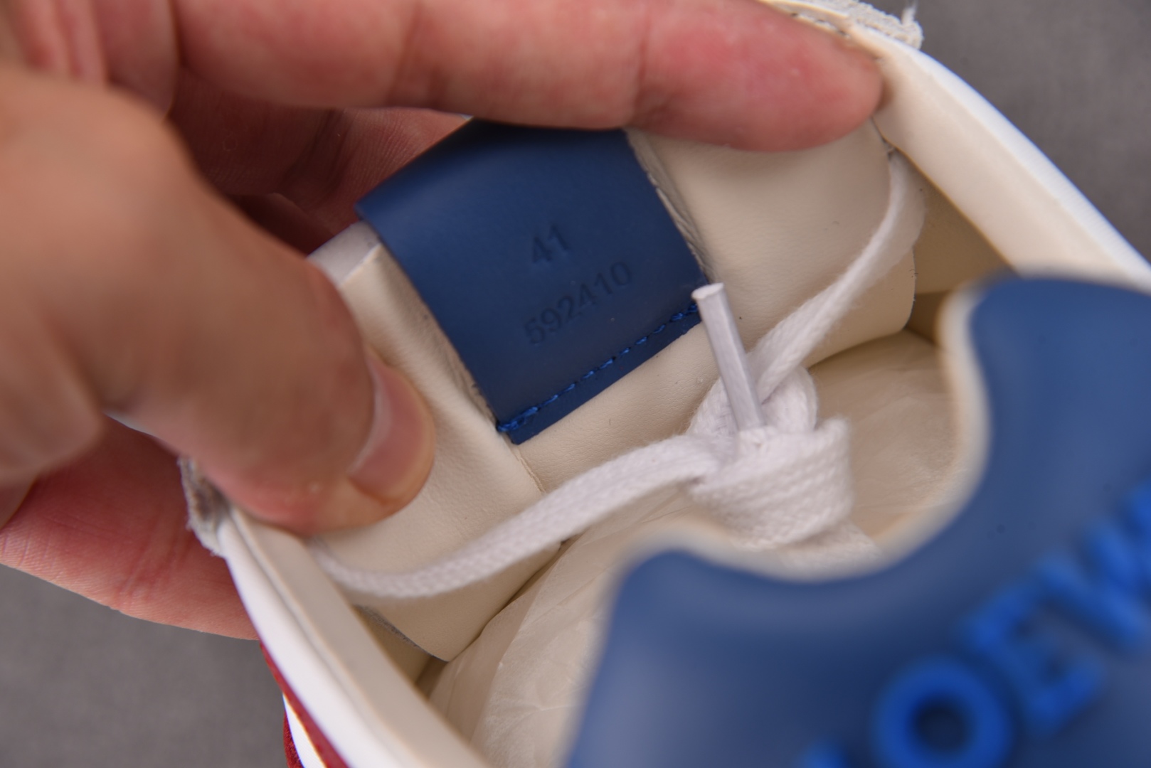 Loewe 罗意威 尺码35-45

纯原版出品-LOEWE Ballet Runner 2.0 白红蓝