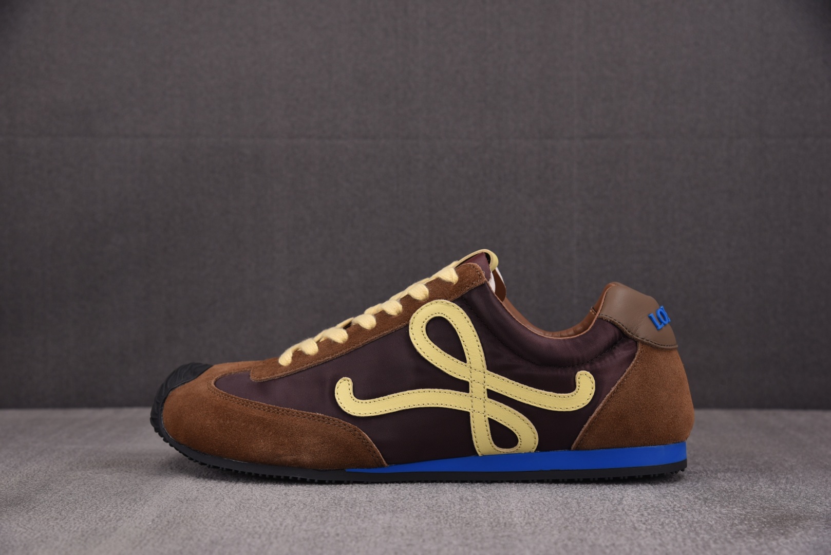 Loewe 罗意威 尺码35-45

纯原版出品-LOEWE Ballet Runner 2.0 棕褐色