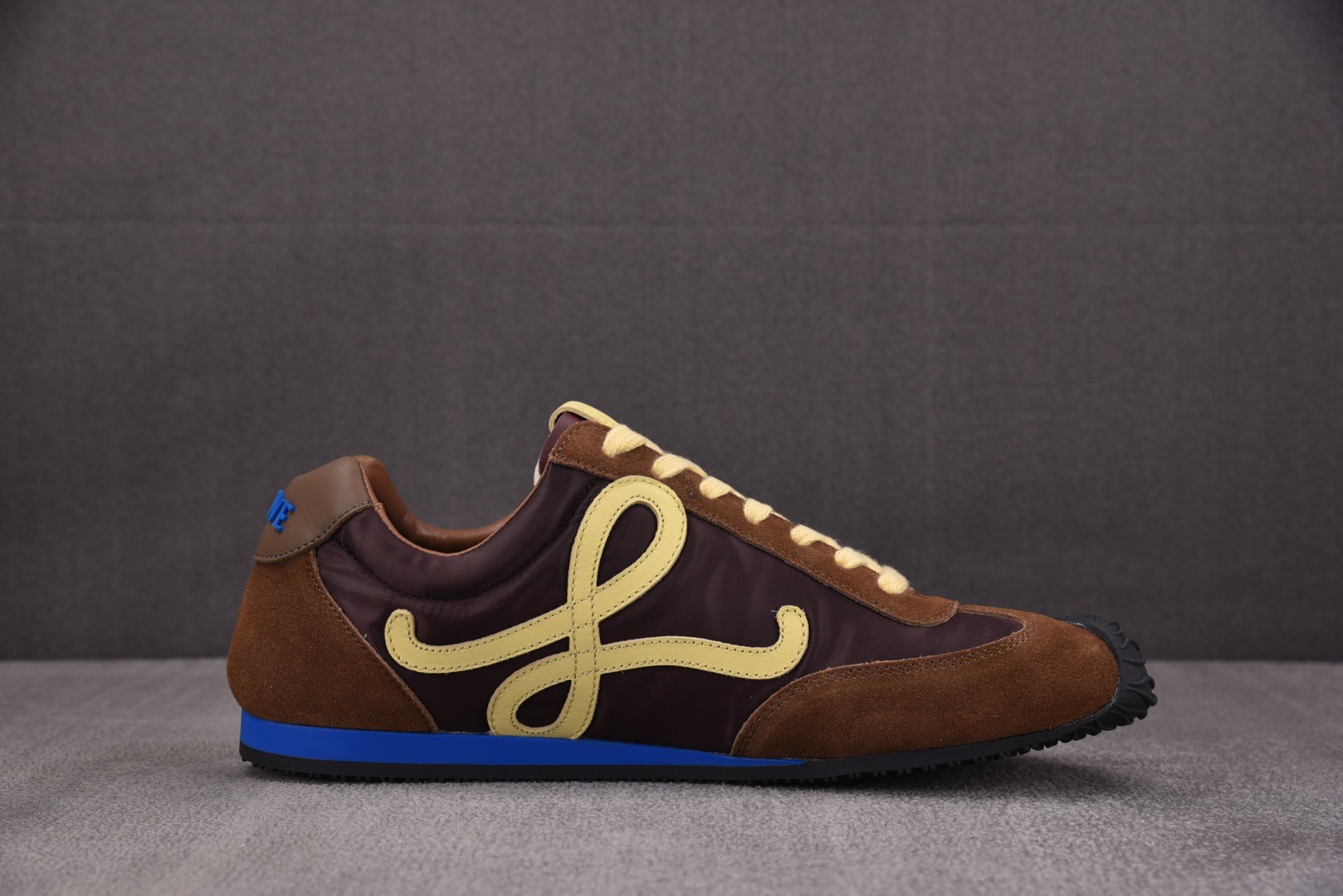 Loewe 罗意威 尺码35-45

纯原版出品-LOEWE Ballet Runner 2.0 棕褐色