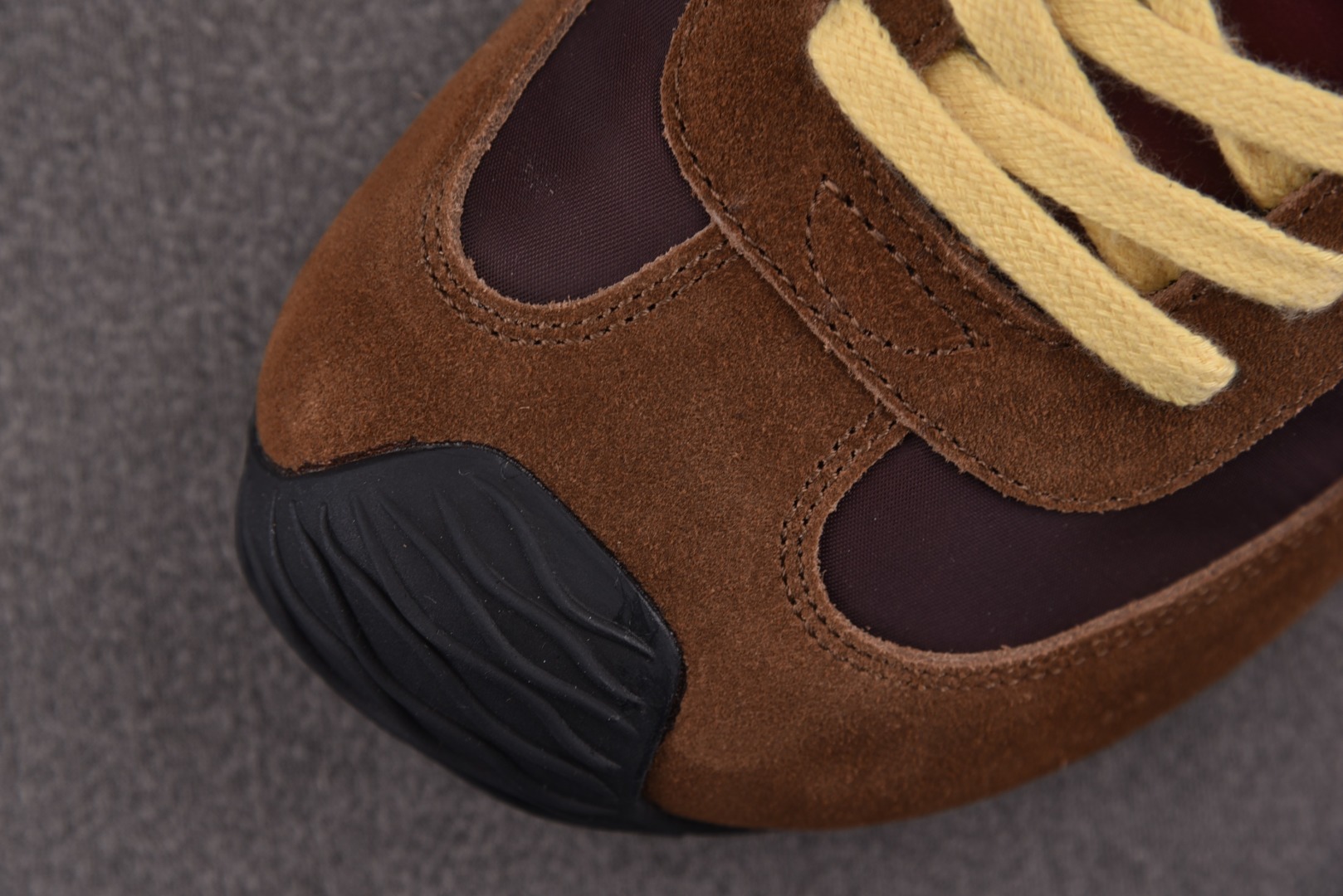 Loewe 罗意威 尺码35-45

纯原版出品-LOEWE Ballet Runner 2.0 棕褐色