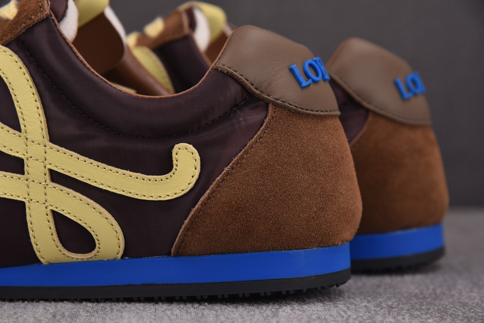 Loewe 罗意威 尺码35-45

纯原版出品-LOEWE Ballet Runner 2.0 棕褐色