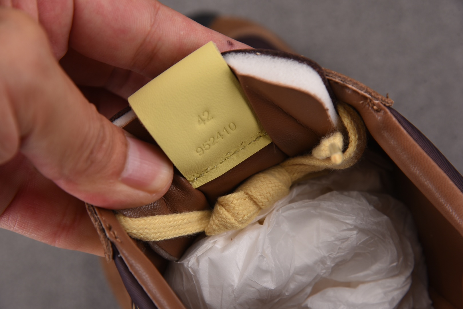 Loewe 罗意威 尺码35-45

纯原版出品-LOEWE Ballet Runner 2.0 棕褐色