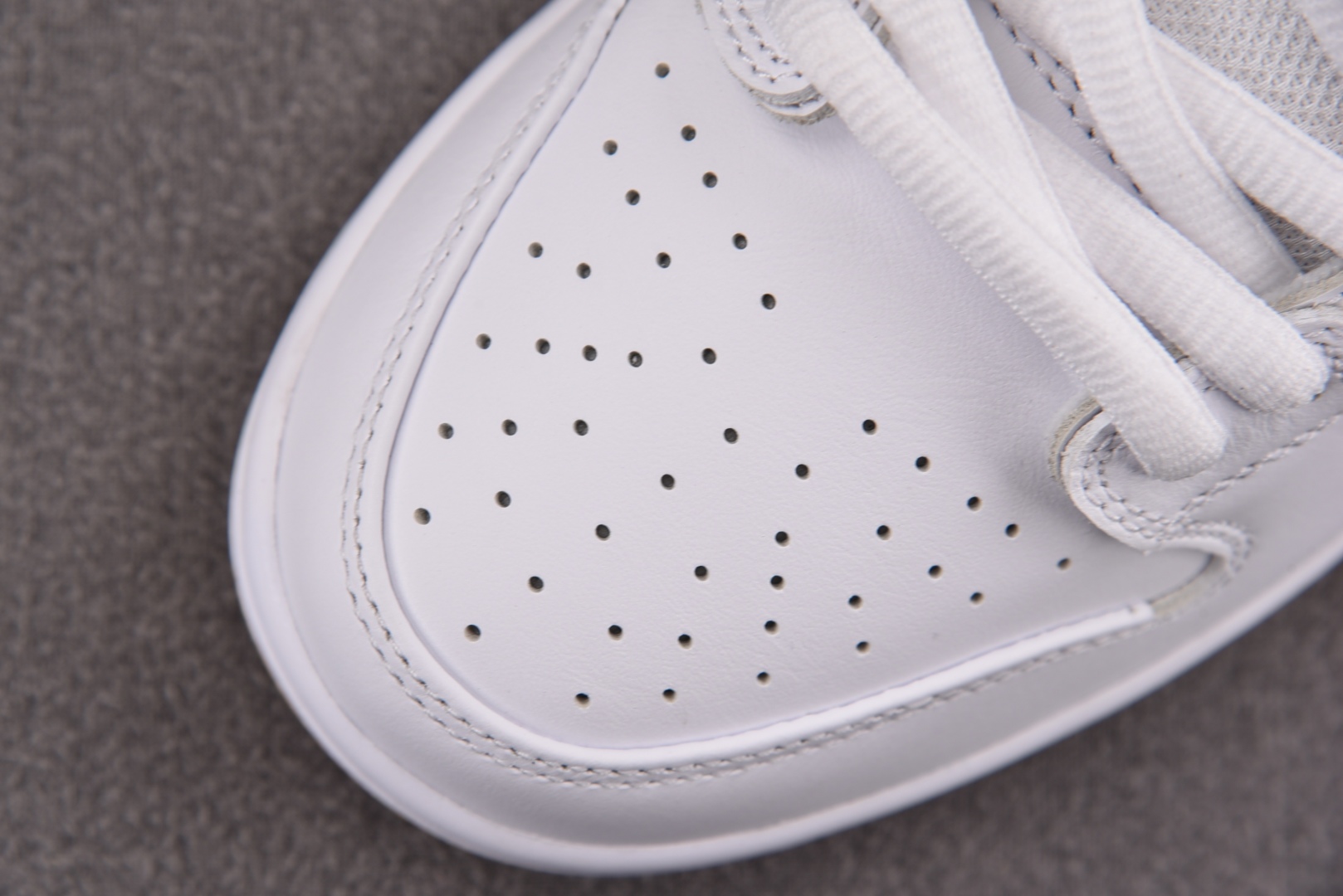 Dunk 尺码40-47.5

纯原版出品-NK SB Dunk Low Pro White Gum 白