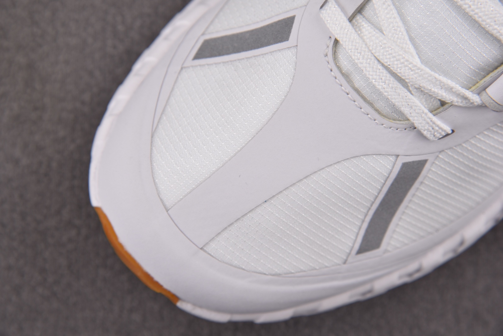 NORDA 尺码39-45

纯原版出品-NORDA 001 Anti SliP Wear Resist