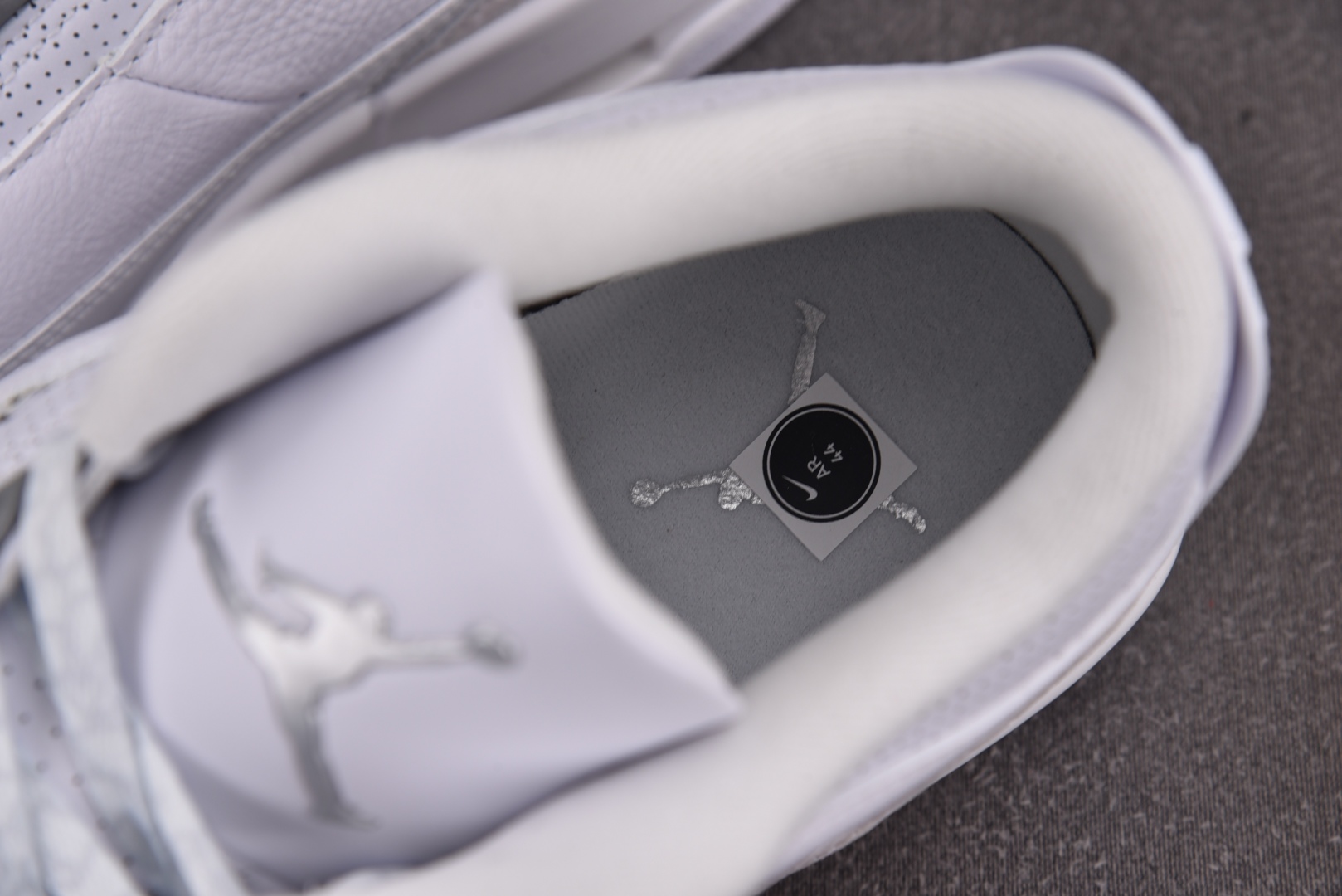 AJ3 尺码36-47.5

纯原版出品-Air Jordan 3 Retro Pure Money (