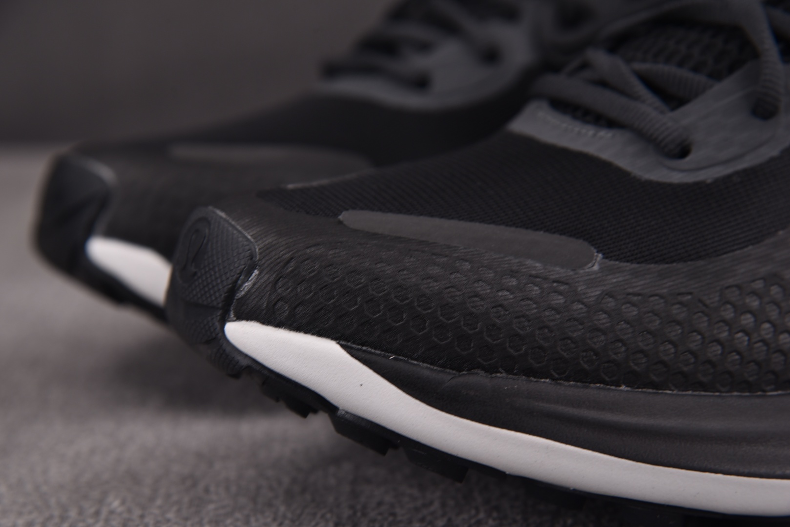 Lulu 尺码36-44

纯原版出品-Lululemon Blissfeel Trail 露露乐蒙 黑