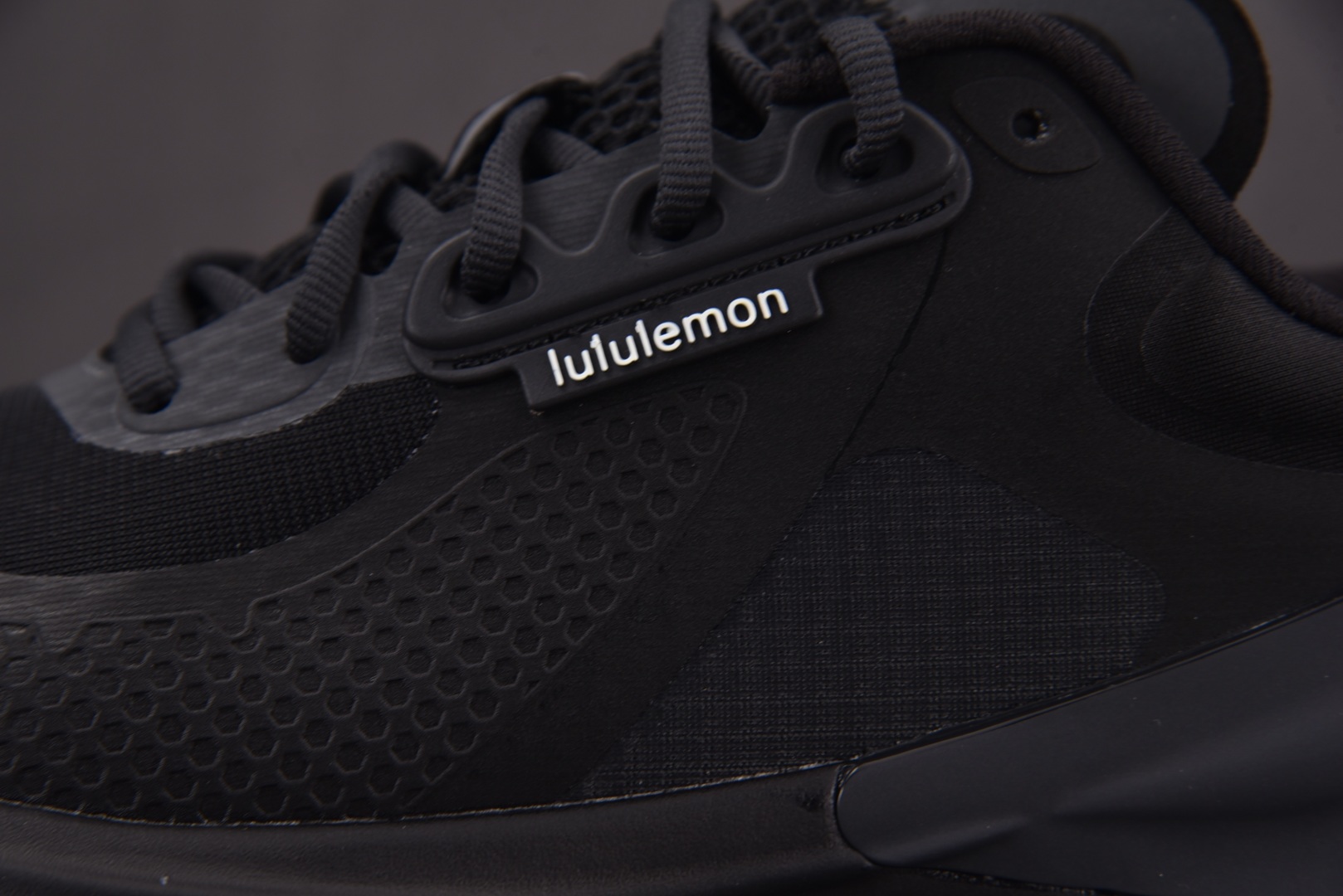 Lulu 尺码36-44

纯原版出品-Lululemon Blissfeel Trail 露露乐蒙 黑