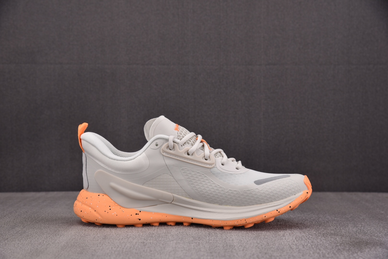 Lulu 尺码36-44

纯原版出品-Lululemon Blissfeel Trail 灰橙 YZ0