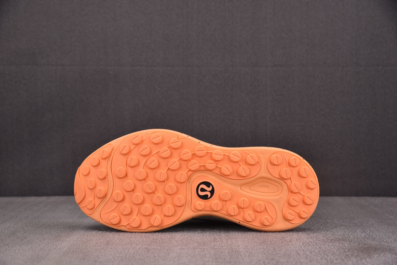 Lulu 尺码36-44

纯原版出品-Lululemon Blissfeel Trail 灰橙 YZ0