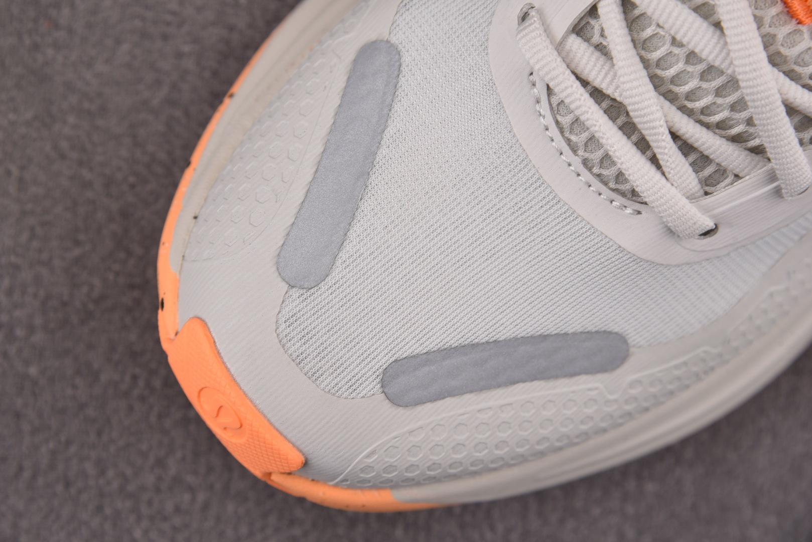 Lulu 尺码36-44

纯原版出品-Lululemon Blissfeel Trail 灰橙 YZ0