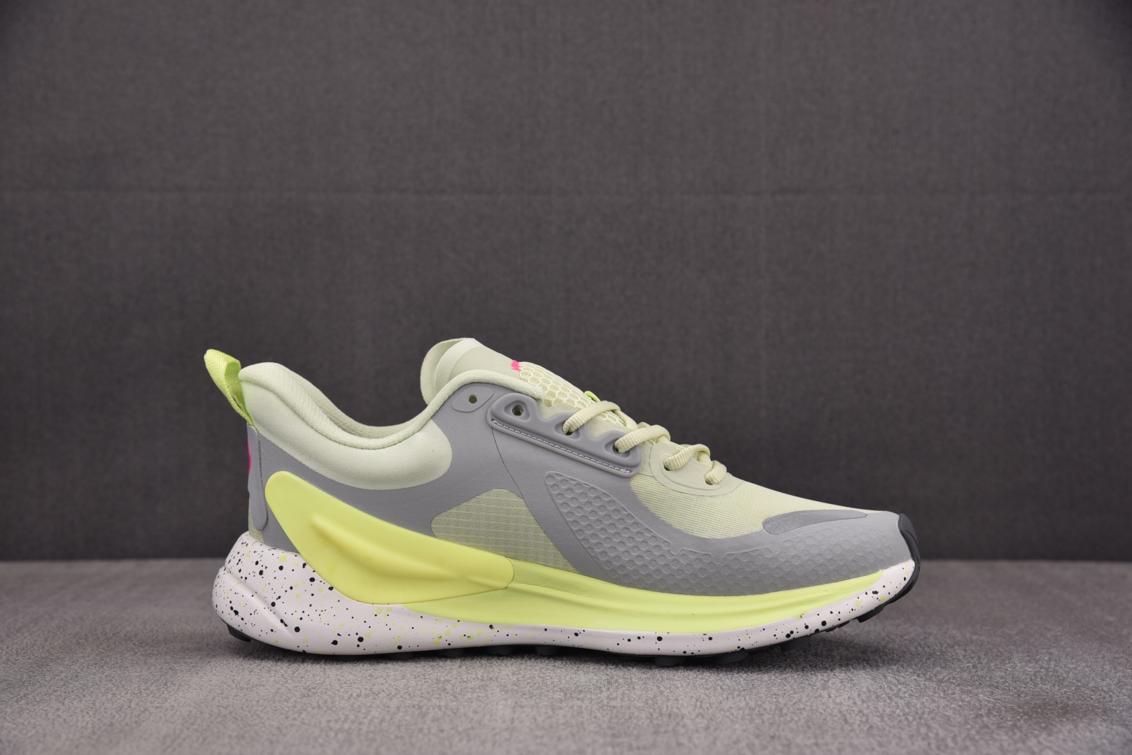 Lulu 尺码36-44

纯原版出品-Lululemon Blissfeel Trail 灰绿 YZ0