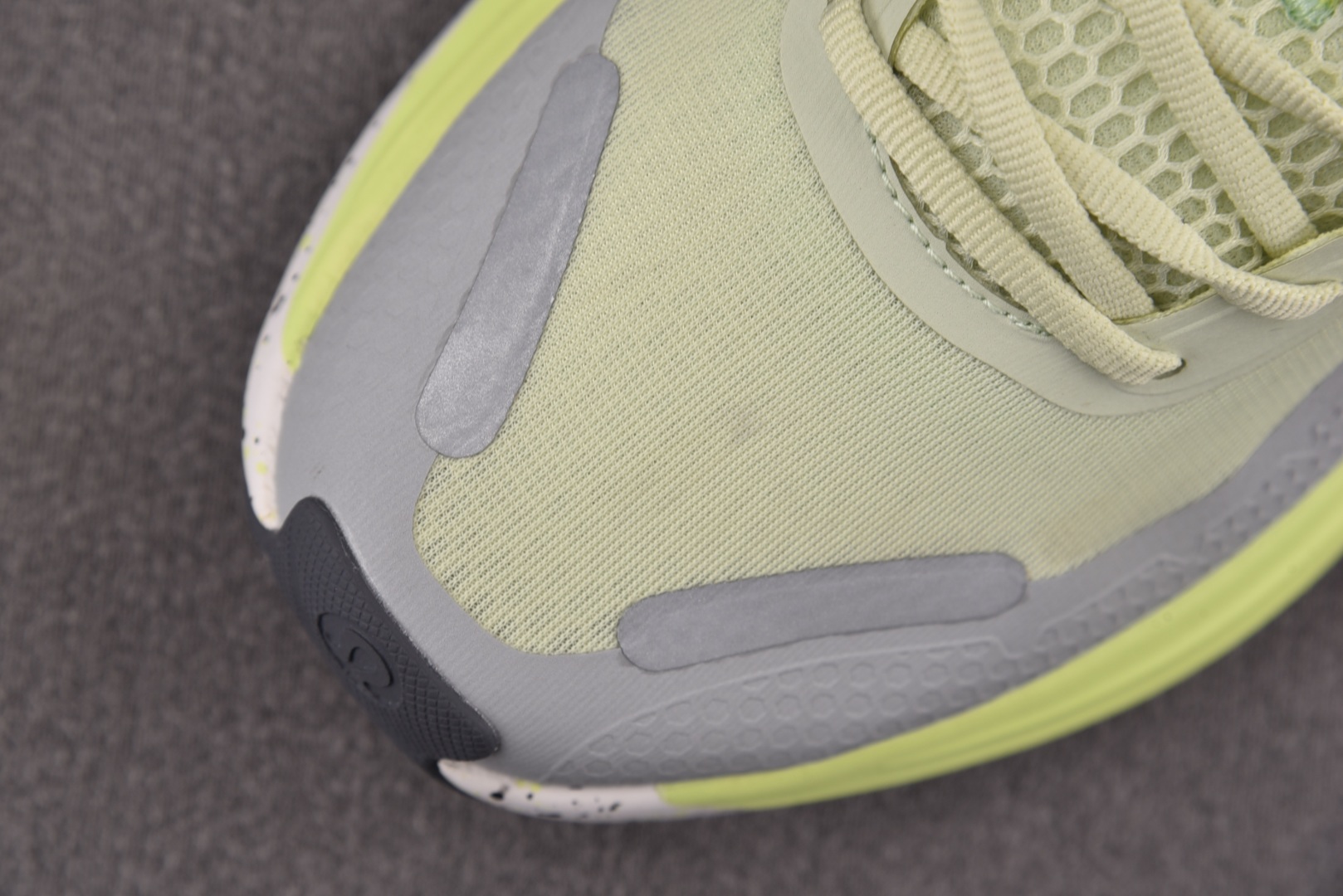 Lulu 尺码36-44

纯原版出品-Lululemon Blissfeel Trail 灰绿 YZ0