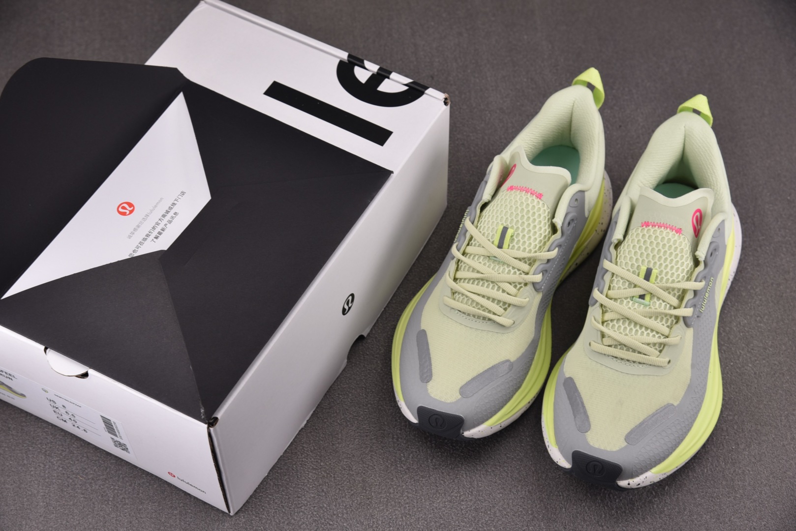 Lulu 尺码36-44

纯原版出品-Lululemon Blissfeel Trail 灰绿 YZ0