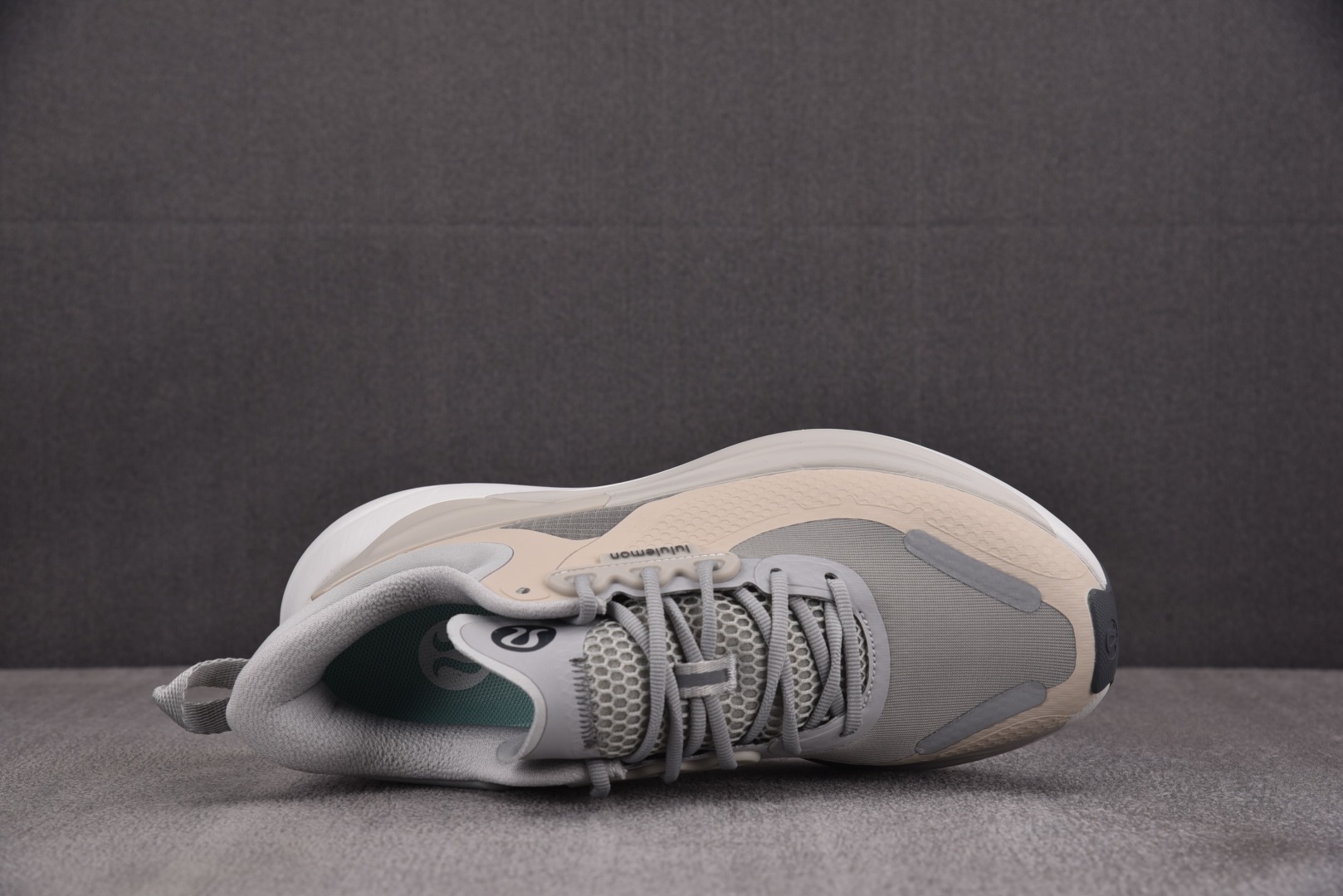 Lulu 尺码36-44

纯原版出品-Lululemon Blissfeel Trail 米灰 YZ0