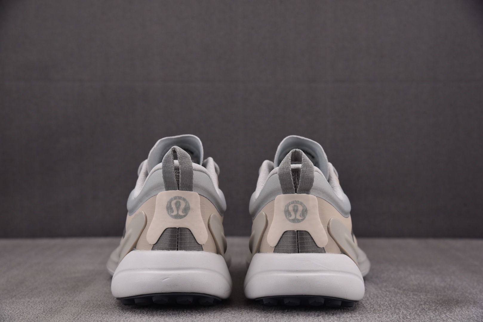 Lulu 尺码36-44

纯原版出品-Lululemon Blissfeel Trail 米灰 YZ0