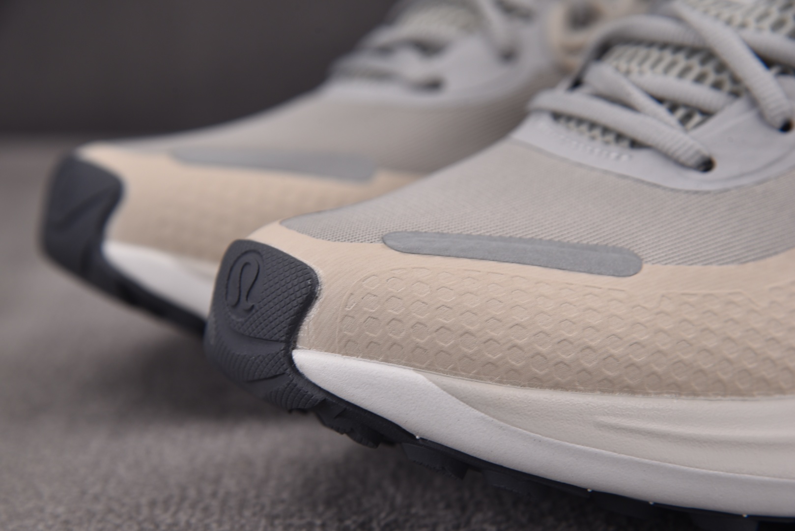 Lulu 尺码36-44

纯原版出品-Lululemon Blissfeel Trail 米灰 YZ0