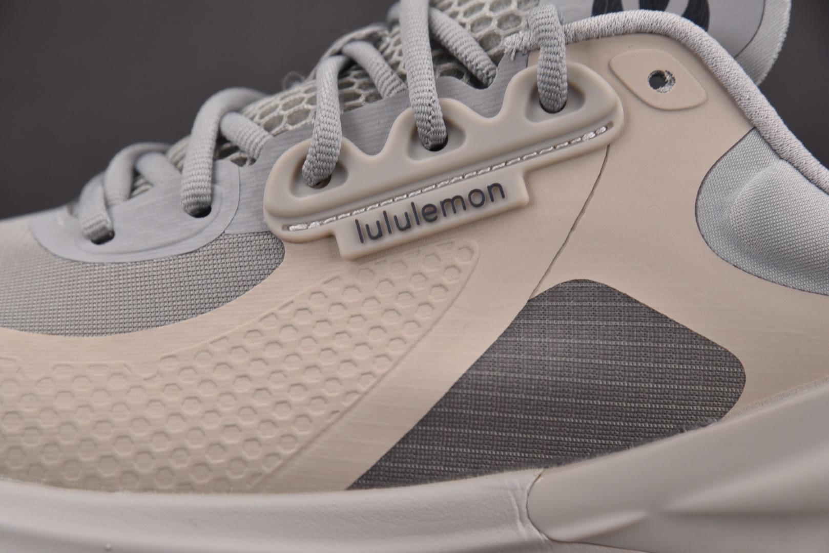 Lulu 尺码36-44

纯原版出品-Lululemon Blissfeel Trail 米灰 YZ0