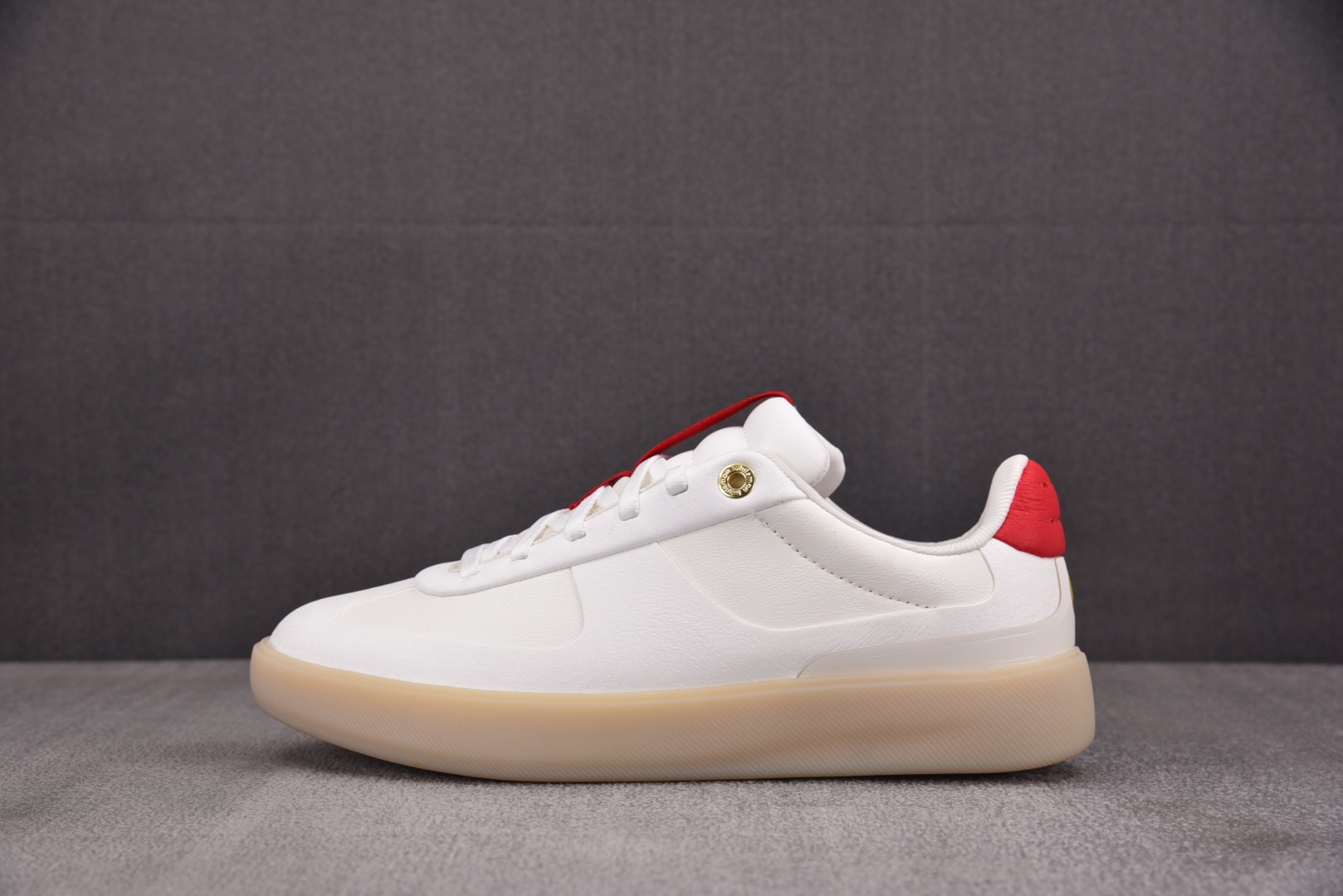Lulu 尺码36-44

纯原版出品-Lululemon Cityverse 露露乐蒙城市系列 白红 