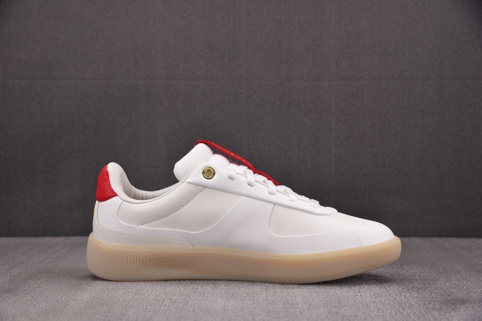 Lulu 尺码36-44

纯原版出品-Lululemon Cityverse 露露乐蒙城市系列 白红 