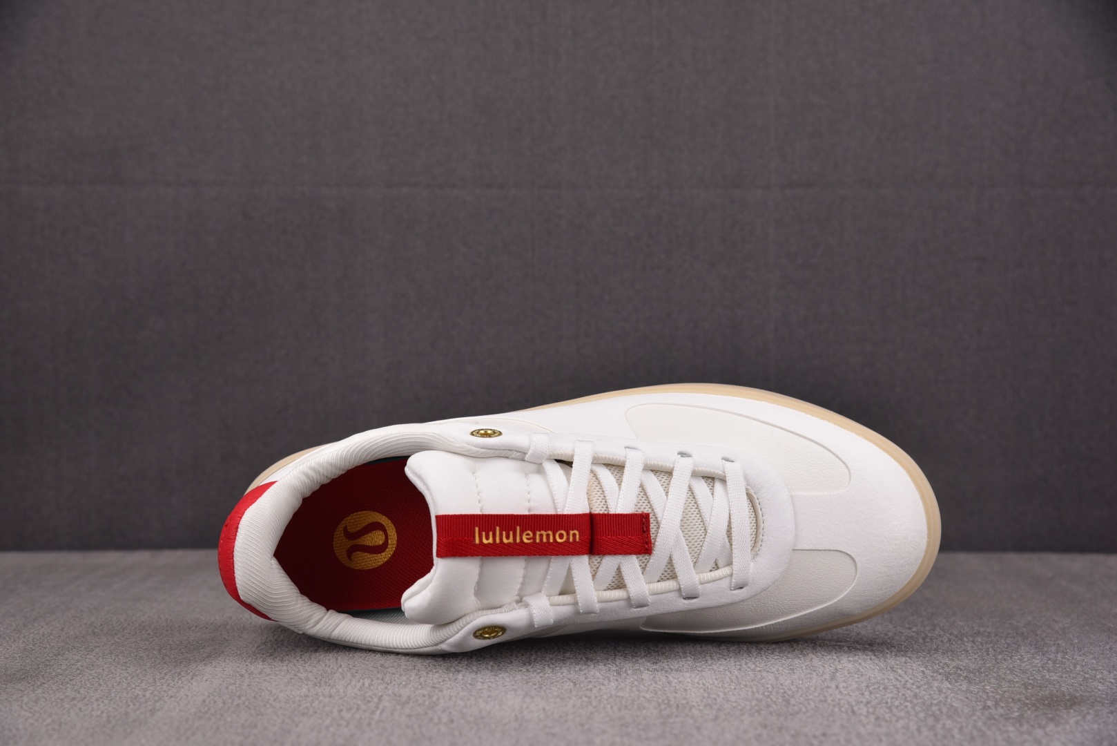 Lulu 尺码36-44

纯原版出品-Lululemon Cityverse 露露乐蒙城市系列 白红 