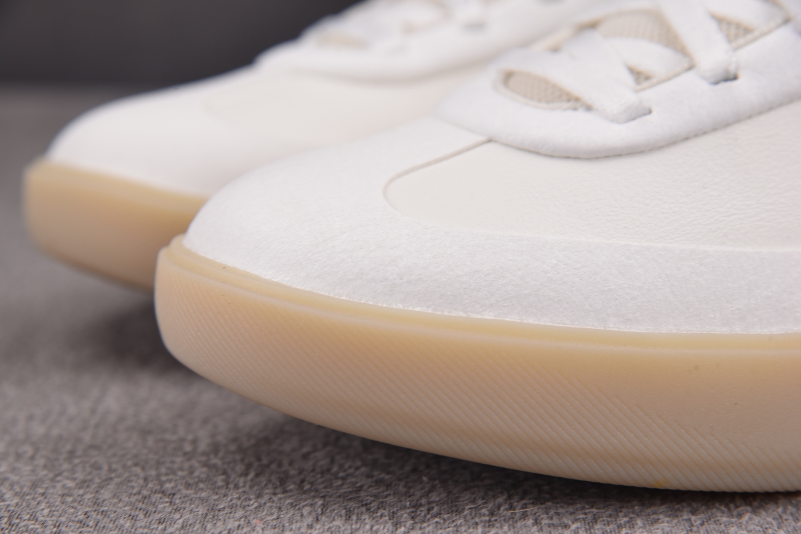 Lulu 尺码36-44

纯原版出品-Lululemon Cityverse 露露乐蒙城市系列 白红 