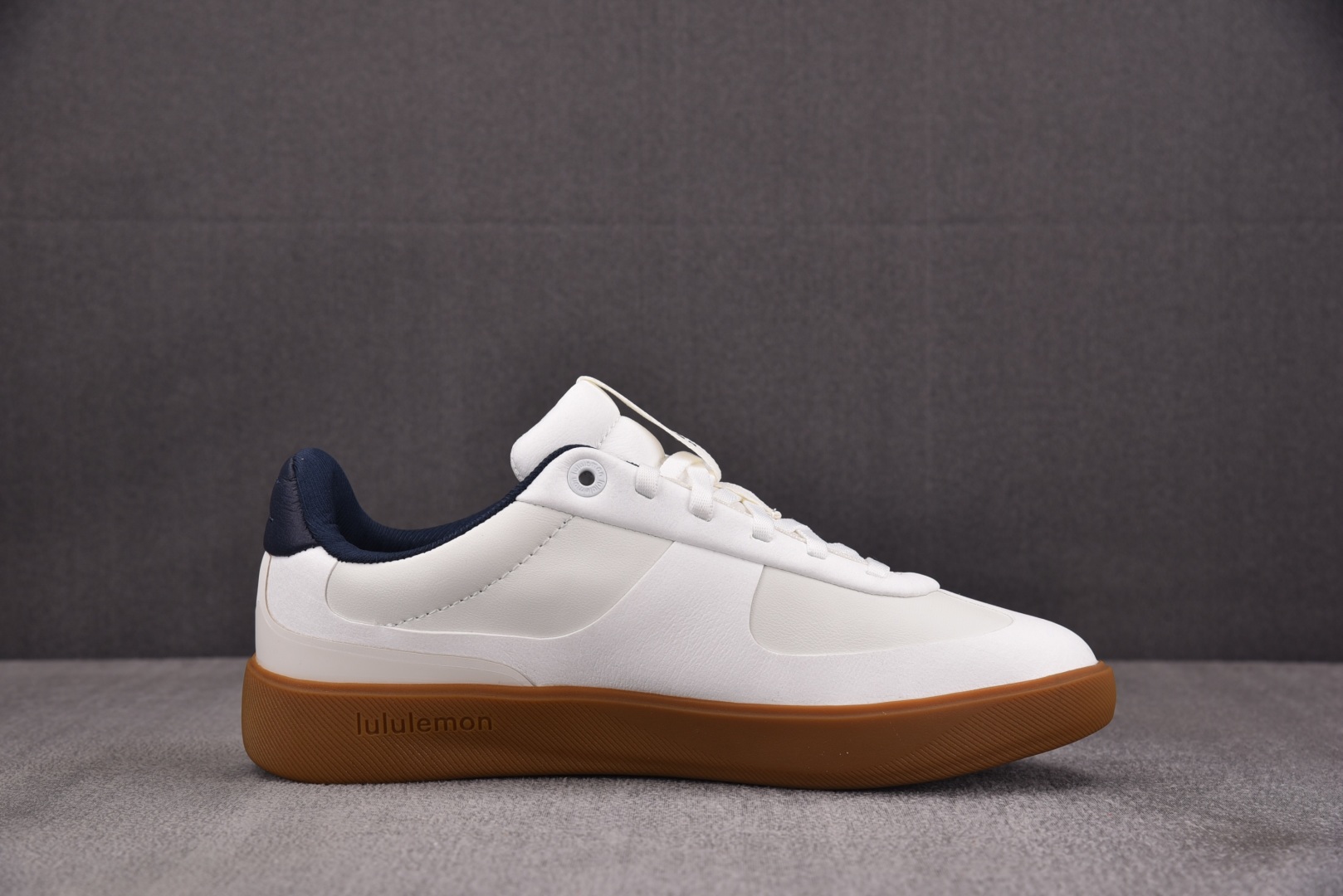 Lulu 尺码36-44

纯原版出品-Lululemon Cityverse 露露乐蒙城市系列 白色 