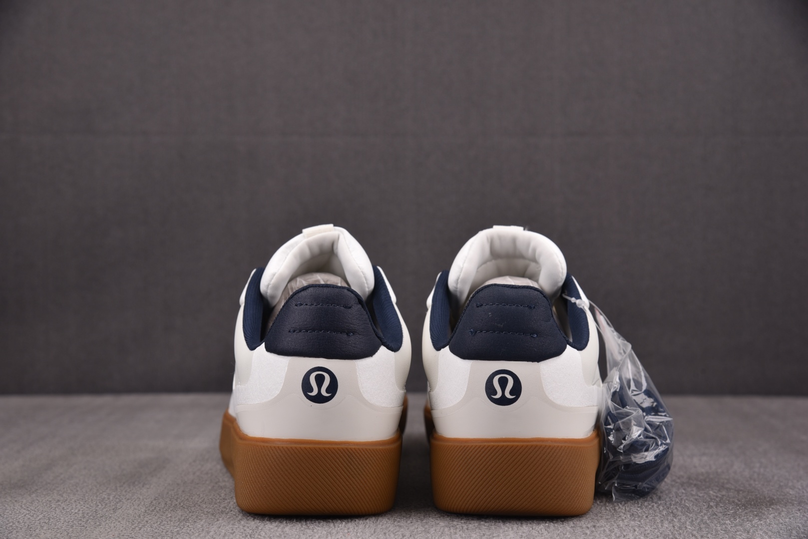 Lulu 尺码36-44

纯原版出品-Lululemon Cityverse 露露乐蒙城市系列 白色 