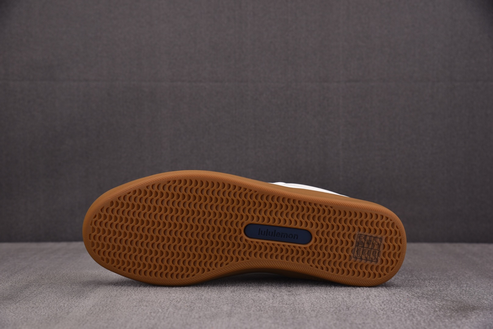 Lulu 尺码36-44

纯原版出品-Lululemon Cityverse 露露乐蒙城市系列 白色 